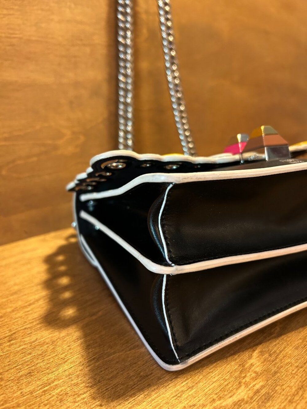 Authentic Fendi Kan Chain Shoulder Bag in Black Calfskin and Scalloped Snakeskin - Picture 7 of 12